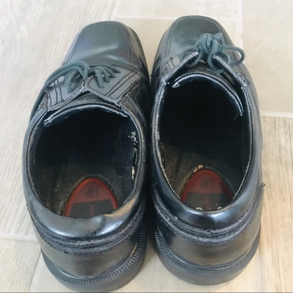 DOCKERS slip resistant black men’s black leather dress shoe size 11M
